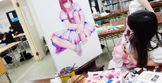 受験クラス「卒展に向けて作品制作」<br>(B1のイラストを制作中)