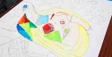 児童画クラス「キュビスムに挑戦!」<br>(色使いもピカソみたい!)