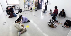 児童画クラステープアート制作風景